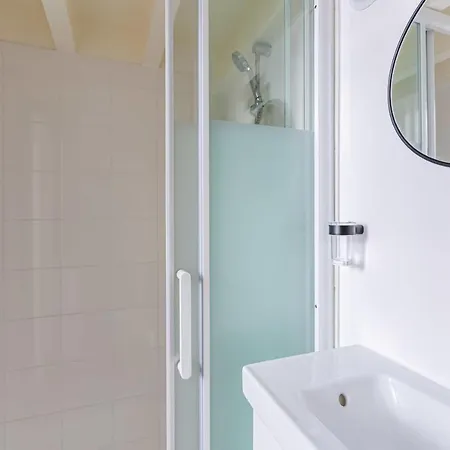 Apartment Cosy Studio At Paul Doumer, By Guestready